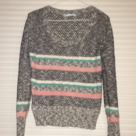 Maurices Gray and Pink Sweater Jr's size Large - Picture 2 of 5